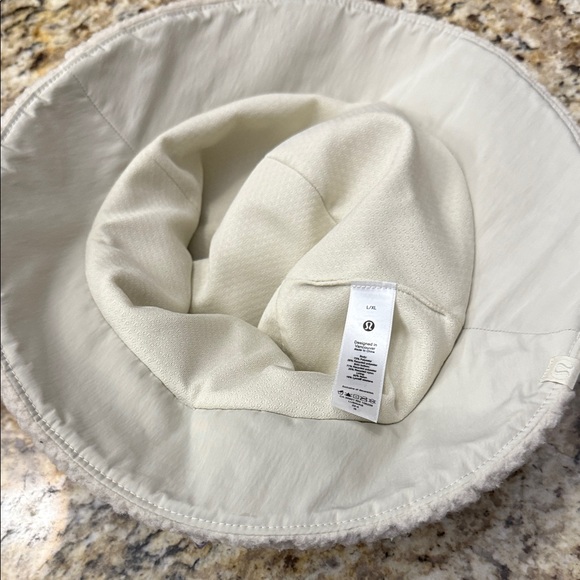 Lululemon Textured Fleece Bucket Hat in Cream NWT - Picture 4 of 6